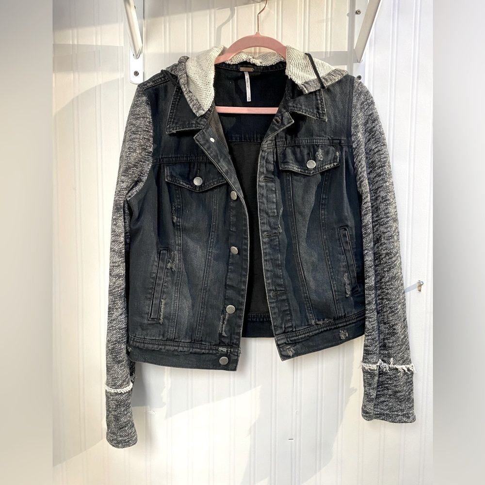 Free People Distressed Denim Jacket with Knit Sleeves *SIZE: M - Picture 2 of 8